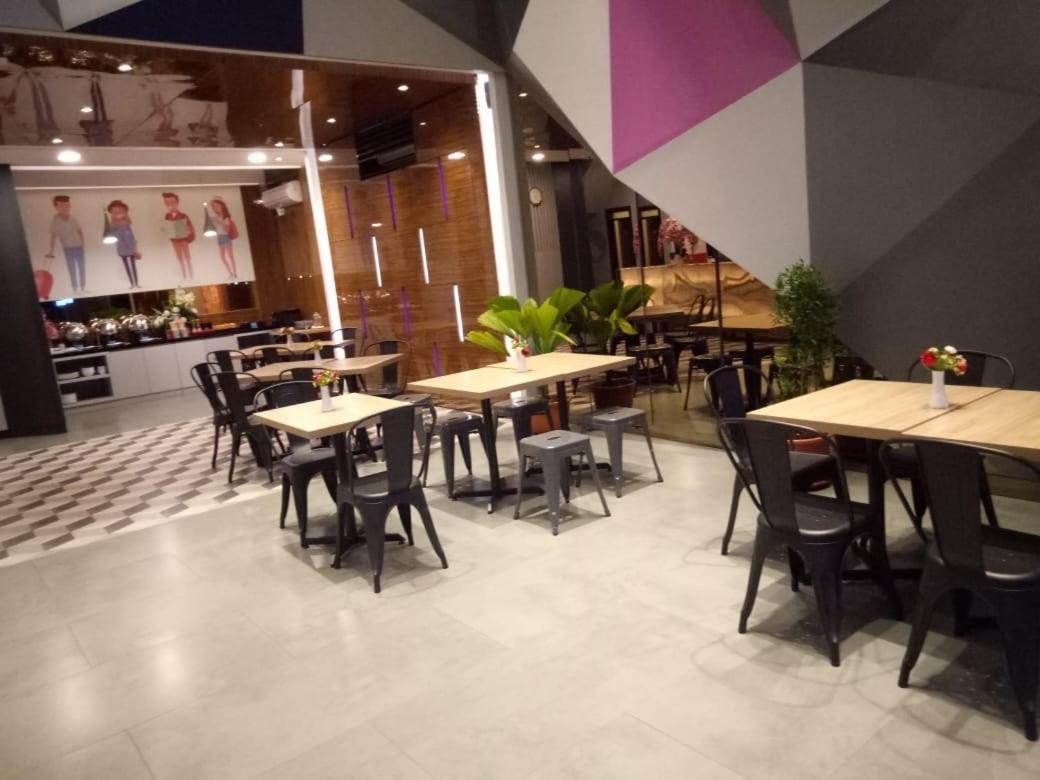 Odua Thamrin Джакарта Екстериор снимка