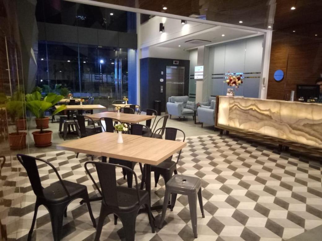Odua Thamrin Джакарта Екстериор снимка